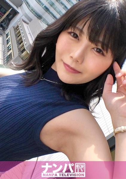 マジ軟派、初撮。 1949 小綺麗で上品そうなお姉さんを桜木町でナンパ！しかしフタを開けると付き合った人数よりヤッた人数のが圧倒的に多いフラフラ遊びまくるヤリマンだった！手マンでグジュグジュ潮吹き！ムッチリ美巨尻がエロすぎるバックや騎乗位シーンがめっちゃシコい！！