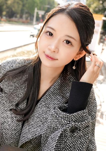 【黒い服に隠された魅惑のボディ】 笑顔と声が可愛い事務職かすみさん(30) 足をあげ自らチ●ポを懇願。ジョボジョボ潮吹きでイキまくり！！  【初撮り】ネットでAV応募→AV体験撮影 2413